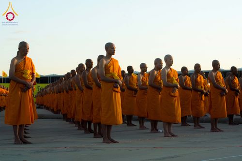 ภาพ No.285225:วันจันทร์ที่ 15 ธันวาคม พ.ศ.2568  บันทึกภาพหมู่ประวัติศาสตร์ โครงการบรรพชาอุปสมบทหมู่  รุ่นบูชาธรรมมหาปูชนียาจารย์ ประจำปี 2568 ณ ลานธรรมมหาธรรมกายเจดีย์ วัดพระธรรมกาย