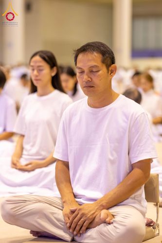 ภาพ No.325651:วันที่ 26 เมษายน พ.ศ.2569 กิจกรรมงานบุญวันอาทิตย์ สาธุชนปฏิบัติธรรมร่วมกัน ณ ห้องแก้วสารพัด 1 วัดพระธรรมกาย ปทุมธานี