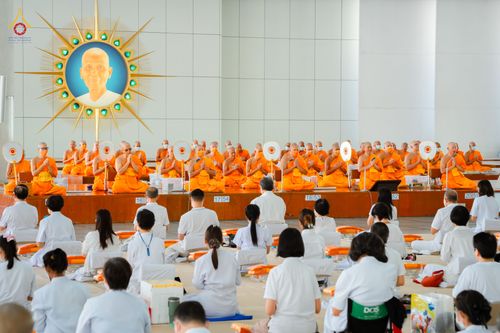 ภาพ No.90570:พิธีบุพเปตพลี  ครั้งที่ 141 ร่วมอุทิศบุญแด่หมู่ญาติที่ล่วงลับไปแล้ว และสืบทอดอายุพระพุทธศาสนา วันพฤหัสบดีที่ 14 ตุลาคม พ.ศ.2566 วันพระแรม 15 ค่ำ เดือน 10 ณ หอฉันคุณยายอาจารย์ฯ วัดพระธรรมกาย