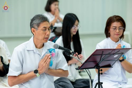 ภาพ No.322865:วันเสาร์ที่ 18 เมษายน พ.ศ. 2569 ตักบาตรฉลองพระใหม่ โครงการอุปสมบทหมู่ธรรมทายาท ระดับอุดมศึกษา รุ่นที่ 53 ภาคฤดูร้อน  ณ ฟ้องปฏิบัติธรรม ชั้นลอย 1/2 มหารัตนวิหารคด คอร์ 13 วัดพระธรรมกาย