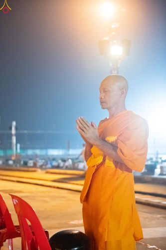 ภาพ No.279684:วันที่ 1 มกราคม พ.ศ.2569 พิธีตักบาตรในวันขึ้นปีใหม่ ณ ลานธรรม วัดพระธรรมกาย