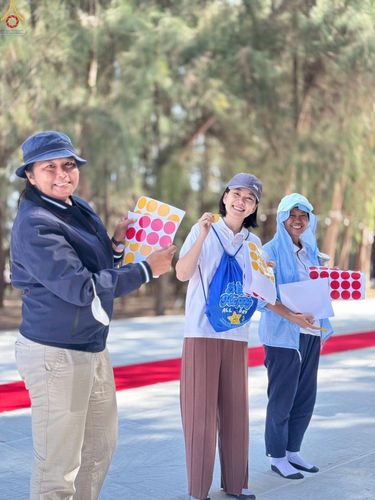 ภาพ No.296152:ภาพเบื้องหลังอาสาสมัครรวมใจ ชุดที่ 2 ในโครงการธรรมยาตรา กตัญญูบูชา มหาปูชนียาจารย์ พระมงคลเทพมุนี(สด จนฺทสโร) พระผู้ปราบมาร อนุสรณ์สถาน 7 แห่ง ปีที่ 14