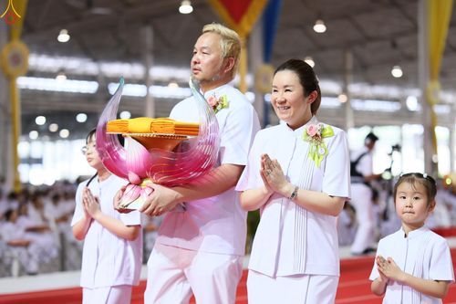 ภาพ No.318473:วันอาทิตย์ต้นเดือนที่ 5 เมษายน พ.ศ.2569 พิธีทอดผ้าป่าสมทบมหาสังฆทาน 40,000 กว่าวัดทั่วประเทศ ณ สภาธรรมกายสากล วัดพระธรรมกาย