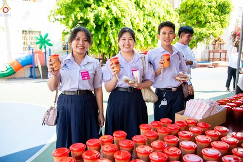 ภาพ No.288989:วันพุธที่ 17 ธันวาคม พ.ศ.2568 กิจกรรมเยาวชนไทยรวมใจทำความดี "เด็กดีมหานคร ต้นแบบด้านศีลธรรม" แข่งขันสอบตอบปัญหาศีลธรรมในพระพุทธศาสนา ครั้งที่ 7 และวันรวมพลังเด็กดี V-Star ประจำปี 2568 ณ วัดมหาธาตุยุวราชรังสฤษฎิ์ราชวรมหาวิหาร กรุงเทพมหานคร