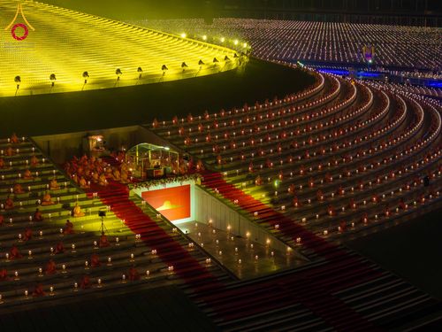 ภาพ No.312418:วันอังคารที่ 3 มีนาคม พ.ศ.2569 พิธีเวียนประทักษิณและจุดมาฆประทีป (ภาพชุดที่ 2) ณ ลานธรรมพระมหาธรรมกายเจดีย์ วัดพระธรรมกาย