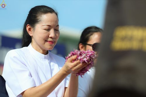 ภาพ No.287455:วันที่ 3 มกราคม พ.ศ. 2569 พิธีต้อนรับพระธรรมยาตรา ในโครงการธรรมยาตรา กตัญญูบูชา มหาปูชนียาจารย์ พระมงคลเทพมุนี(สด จนฺทสโร) พระผู้ปราบมาร อนุสรณ์สถาน 7 แห่ง ปีที่ 14 ณ อนุสรณ์สถานมหาวิหารพระมงคลเทพมุนี (โลตัสแลนด์) อ.สองพี่น้อง จ.สุพรรณบุรี