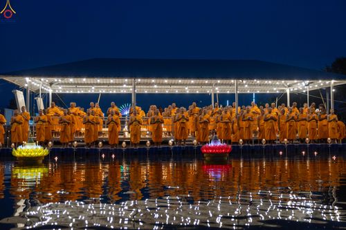 ภาพ No.301350:วันที่ 22 มกราคม พ.ศ. 2569 พิธีลอยประทีปธรรมถวายเป็นพุทธบูชา และบูชาธรรมมหาปูชนียาจารย์  ณ อนุสรณ์สถานลำดับที่ 5 สถานที่เผยแผ่วิชชาธรรมกายครั้งแรก อนุสรณ์สถานบางปลา วัดบางปลา อำเภอบางเลน จังหวัดนครปฐม ในโครงการธรรมยาตรา กตัญญูบูชา มหาปูชนียาจารย์ พระมงคล