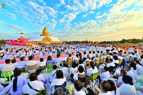 ภาพ No.302509:วันที่ 24 มกราคม พ.ศ. 2569 พิธีตักบาตรพระธรรมยาตรา ณ อนุสรณ์สถานลำดับที่ 5 สถานที่เผยแผ่วิชชาธรรมกายครั้งแรก อนุสรณ์สถานบางปลา วัดบางปลา อำเภอบางเลน จังหวัดนครปฐม ในโครงการธรรมยาตรา กตัญญูบูชา มหาปูชนียาจารย์ พระมงคลเทพมุนี(สด จนฺทสโร) พระผู้ปราบมาร อนุส
