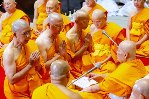 ภาพ No.330866:วันวิสาขบูชา อาทิตย์ที่ 31 พฤษภาคม พ.ศ.2569 พิธีบรรพชาสามเณรอุบาสก 11 ท่าน , พิธีถวายบาตรผ้าไตร และจตุปัจจัยไทยธรรม แด่สามเณร , พิธีอุปสมบทอุทิศชีวิต , พิธีกล่าวคำกัปปิยภัณฑ์  ณ อุโบสถพระไตรปิฎก วัดพระธรรมกาย จังหวัดปทุมธานี