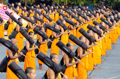 ภาพ No.297383:วันที่ 15 มกราคม พ.ศ.2569 พระธรรมยาตราปฏิบัติธรรมและถ่ายภาพหมู่ประวัติศาสตร์ อนุสรณ์สถานลำดับที่ 4 สถานที่เกิดด้วยกายธรรม  ณ วัดโบสถ์บน ต.บางคูเวียง จ.นนทบุรี ในโครงการธรรมยาตรา กตัญญูบูชา มหาปูชนียาจารย์ พระมงคลเทพมุนี(สด จนฺทสโร) พระผู้ปราบมาร อนุสรณ์ส