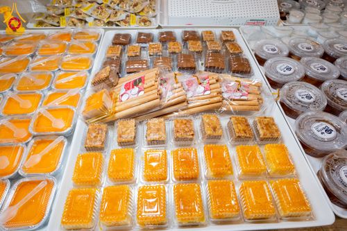 ภาพ No.303629:วันที่ 27 มกราคม พ.ศ. 2569 พิธีถวายภัตตาหารเป็นสังฆทาน แด่พระธรรมยาตรา ณ วัดพระธรรมกาย  จังหวัดปทุมธานี ในโครงการธรรมยาตรา กตัญญูบูชา มหาปูชนียาจารย์ พระมงคลเทพมุนี(สด จนฺทสโร) พระผู้ปราบมาร อนุสรณ์สถาน 7 แห่ง ปีที่ 14