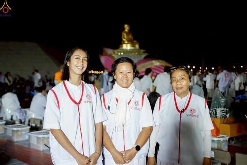 ภาพ No.300671:ภาพเบื้องหลังอาสาสมัครรวมใจ ชุดที่ 3 ในโครงการธรรมยาตรา กตัญญูบูชา มหาปูชนียาจารย์ พระมงคลเทพมุนี(สด จนฺทสโร) พระผู้ปราบมาร อนุสรณ์สถาน 7 แห่ง ปีที่ 14