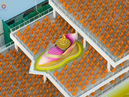 ภาพ No.74308:พุทธบุตรธรรมยาตรา ปฏิบัติธรรมและบันทึกภาพประวัติศาสตร์ ในโครงการธรรมยาตรากตัญญูบูชา มหาปูชนียาจารย์ พระมงคลเทพมุนี(สด จนฺทสโร) พระผู้ปราบมาร อนุสรณ์สถาน 7 แห่ง ปีที่ 11 ณ อนุสรณ์สถานลำดับที่ 6 สถานที่ค้นคว้าและเผยแผ่วิชาธรรมกาย วัดปากน้ำภาษีเจริญ กรุงเทพ