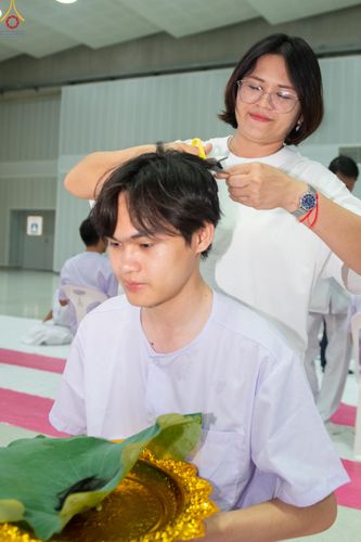 ภาพ No.319303:วันเสาร์ที่ 4 เมษายน พ.ศ.2569 พิธีปลงผมนาคธรรมทายาท โครงการอุปสมบทหมู่ธรรมทายาท ระดับอุดมศึกษา รุ่นที่ 53 ภาคฤดูร้อน ณ มหารัตนวิหารคด 13 วัดพระธรรมกาย