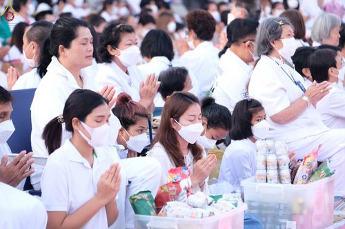 ภาพ No.73539:พิธีตักบาตรพระธรรมยาตราฯ ในโครงการธรรมยาตรากตัญญูบูชา มหาปูชนียาจารย์ พระมงคลเทพมุนี(สด จนฺทสโร) พระผู้ปราบมาร ปีที่ 11 ณ อนุสรณ์สถานลำดับที่ 4 สถานที่เกิดด้วยกายธรรม วัดโบสถ์ (บน) บางคูเวียง อ.บางกรวย จ.นนทบุรี วันที่ 22 มกราคม พ.ศ. 2566