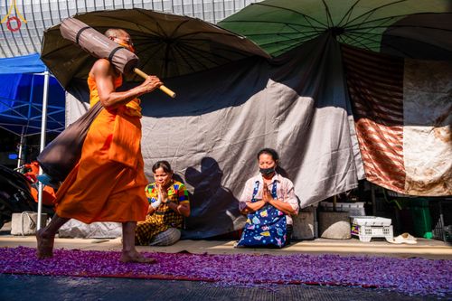 ภาพ No.105644:พิธีต้อนรับพระธรรมยาตรา ในโครงการธรรมยาตรากตัญญูบูชา มหาปูชนียาจารย์ พระมงคลเทพมุนี(สด จนฺทสโร) พระผู้ปราบมาร อนุสรณ์สถาน 7 แห่ง ปีที่ 12 วันที่ 3 มกราคม พ.ศ. 2567 ณ อนุสรณ์สถานโลตัสแลนด์ จ.สุพรรณบุรี