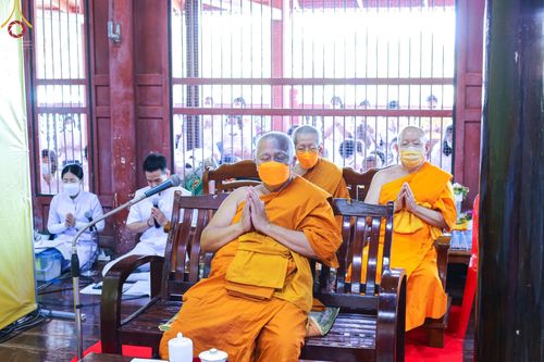 ภาพ No.74882:พิธีเจริญพระพุทธมนต์ ปฏิบัติธรรม มอบทุนการศึกษา ถวายสังฆทาน 106 วัด เพื่อถวายเป็นพุทธบูชา และขับเคลื่อนโครงการหมู่บ้านรักษาศีล 5 โดยคณะสงฆ์จังหวัดนครปฐม คณะศิษยานุศิษย์วัดพระธรรมกาย โครงการธรรมยาตราฯ ปีที่ 11 ณ วัดบางปลา อ.บางเลน จ.นครปฐม วันที่ 28 มกราค