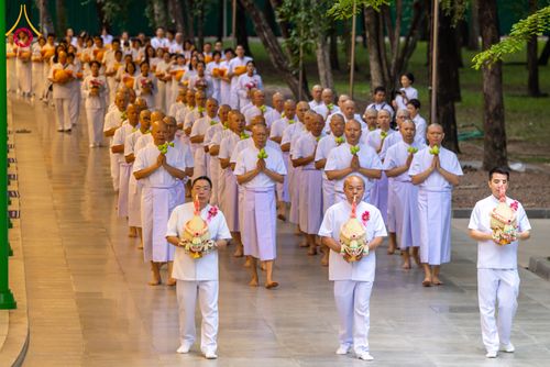 ภาพ No.286472:วันเสาร์ที่ 12 กรกฏาคม พ.ศ.2568 พิธีบรรพชาอุปสมบท  โครงการบรรพชาอุปสมบทหมู่ ธรรมทายาทนานาชาติ(ภาคภาษาจีน), โครงการบรรพชาสามเณร โรงเรียนนานาชาติ รุ่นที 14