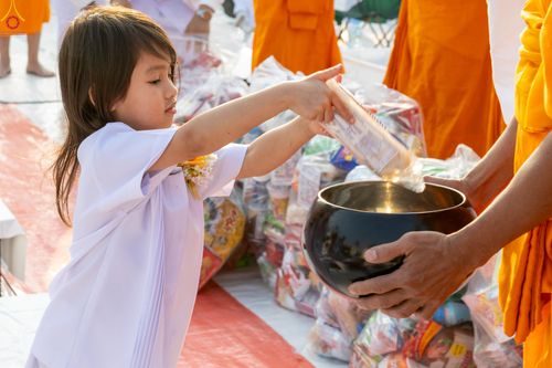 ภาพ No.294525:วันที่ 14 มกราคม พ.ศ. 2569 พิธีตักบาตรพระธรรมยาตรา ณ วัดสองพี่น้อง ต.ต้นตาล อ.สองพี่น้อง จ.สุพรรณบุรี ในโครงการธรรมยาตรา กตัญญูบูชา มหาปูชนียาจารย์ พระมงคลเทพมุนี(สด จนฺทสโร) พระผู้ปราบมาร อนุสรณ์สถาน 7 แห่ง ปีที่ 14