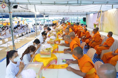 ภาพ No.70035:พิธีถวายภัตตาหารเป็นสังฆทาน แด่คณะพระธรรมยาตราฯ ในโครงการธรรมยาตราฯ ปีที่ 11 ณ อนุสรณ์สถานคลองบางนางแท่น อ.สามพราน จ.นครปฐม วันที่ 11 มกราคม พ.ศ. 2566