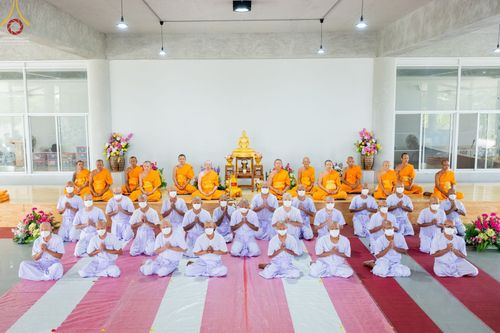 ภาพ No.65668:พิธีปลงผมและพิธีขอขมา มอบบาตรกับผ้าไตร ในโครงการอุปสมบทบูชาธรรม มหาปูชนียาจารย์ประจำปี 2565 ณ ศูนย์ปฎิบัติธรรมสมุทรปราการ(บางบ่อ)  วันอาทิตย์ที่ 20 พฤศจิกายน พ.ศ. 2565