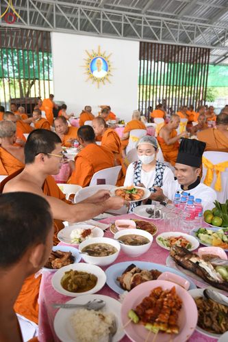 ภาพ No.65105:พิธีถวายสังฆทานแด่ คณะสงฆ์ 150 วัด จังหวัดสระบุรี ณ ศูนย์ปฎิบัติธรรมสระบุรี ต.นายาว อ.พระพุทธบาท จ.สระบุรี  วันอังคาร ที่ 1 พฤศจิกายน พ.ศ.2565