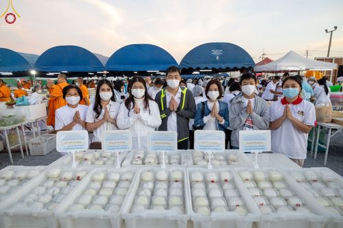 ภาพ No.74936:พิธีถวายภัตตาหารเป็นสังฆทาน แด่คณะพระธรรมยาตราฯ ในโครงการธรรมยาตรากตัญญูบูชา มหาปูชนียาจารย์ พระมงคลเทพมุนี(สด จนฺทสโร) พระผู้ปราบมาร อนุสรณ์สถาน 7 แห่ง ปีที่ 11 วันที่ 29 มกราคม พ.ศ. 2566