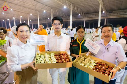 ภาพ No.121169:พิธีถวายภัตตาหารเป็นสังฆทาน แด่คณะพระธรรมยาตราฯ ในโครงการธรรมยาตรากตัญญูบูชา มหาปูชนียาจารย์ พระมงคลเทพมุนี(สด จนฺทสโร) พระผู้ปราบมาร อนุสรณ์สถาน 7 แห่ง ปีที่ 12 วันที่ 30 มกราคม พ.ศ. 2567 ณ สภาธรรมกายสากล วัดพระธรรมกาย