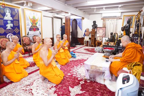 ภาพ No.286265:วันที่ 12 กรกฎาคม พศ.2568 (แรม 2 ค่ำ เดือน 8) พระภิกษุวัดพระธรรมกาย ทำวัตรพระผู้ใหญ่ เนื่องในวันเข้าพรรษา