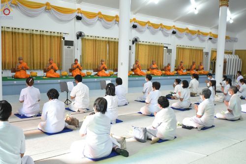 พิธีอุปสมบทวัดพันเสด็จนอก อ.ศรีราชา จ.ชลบุรี รับบุญจัดงานโดย สำนักพัฒนาเยาวชนโลก เมื่อวันที่ 7 ธันวาคม พ.ศ. 2565