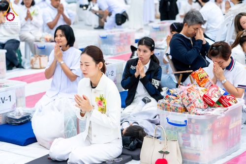 ภาพ No.285880:วันเสาร์ที่ 13 ธันวาคม พ.ศ.2568 พิธีตักบาตรพระภิกษุสามเณร 1,000 รูป ณ บริเวณหน้าอุทยานแห่งชาติเขาใหญ่ อำเภอปากช่อง จ.นครราชสีมา