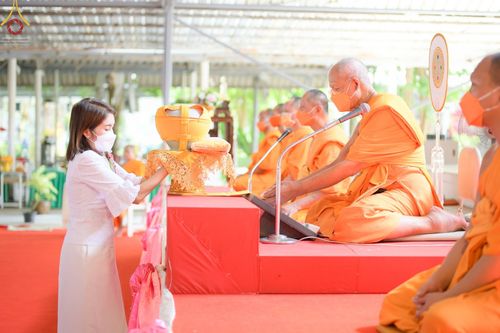 ภาพ No.65494:พิธีขอขมามอบผ้าไตร นาคธรรมทายาท ในโครงการอุปสมบทบูชาธรรม มหาปูชนียาจารย์ประจำปี 2565 ณ ศูนย์อบรมเยาวชนผาสุกวนิช จ.ราชบุรี วันที่ 19 พฤศจิกายน พ.ศ. 2565
