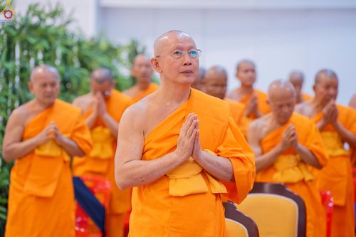 ภาพ No.342216:วันอาทิตย์ที่ 2 สิงหาคม พ.ศ.2569 พิธีมุทิตาสักการะพระภิกษุ  ผู้สอบได้เปรียญธรรม 9 ประโยค ระดับโลก ปีที่ 38, พิธีมอบโล่เกียรติยศ และทุนการศึกษา สำนักเรียนบาลีดีเด่นทั่วประเทศ ณ สภาธรรมกายสากล วัดพระธรรมกาย