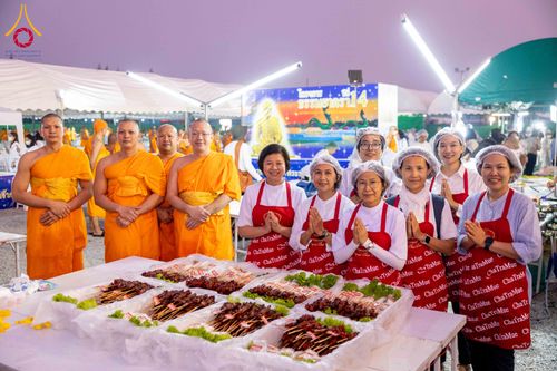 ภาพ No.299109:วันที่ 21 มกราคม พ.ศ. 2569 พิธีถวายภัตตาหารเป็นสังฆทาน แด่พระธรรมยาตรา ณ อนุสรณ์สถานบางปลา วัดบางปลา อำเภอบางเลน จังหวัดนครปฐม ในโครงการธรรมยาตรา กตัญญูบูชา มหาปูชนียาจารย์ พระมงคลเทพมุนี(สด จนฺทสโร) พระผู้ปราบมาร อนุสรณ์สถาน 7 แห่ง ปีที่ 14