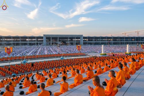 ภาพ No.68683:พิธีตักบาตรฉลองพระใหม่ วันที่ 1 มกราคม พ.ศ. 2566 ณ วัดพระธรรมกาย จ.ปทุมธานี