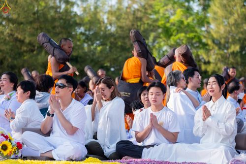 ภาพ No.290549:วันที่ 7 มกราคม พ.ศ. 2569 พิธีต้อนรับพระธรรมยาตรา ณ อนุสรณ์สถานลำดับที่ 2  สถานที่ตั้งมโนปณิธานบวชตลอดชีวิต อนุสรณ์สถานคลองบางนางแท่น (ภาพชุดที่ 2) อ.สามพราน จ.นครปฐม ในโครงการธรรมยาตรา กตัญญูบูชา มหาปูชนียาจารย์ พระมงคลเทพมุนี(สด จนฺทสโร) พระผู้ปราบมาร 
