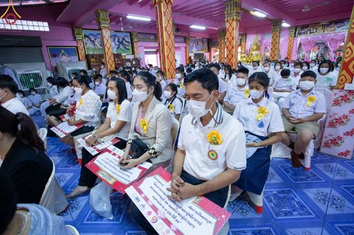 ภาพ No.73705:พิธีเจริญพระพุทธมนต์ ปฏิบัติธรรม มอบทุนการศึกษา ถวายสังฆทาน 106 วัด เพื่อถวายเป็นพุทธบูชา และขับเคลื่อนโครงการหมู่บ้านรักษาศีล 5  โดยคณะสงฆ์จังหวัดนนทบุรี คณะศิษยานุศิษย์วัดพระธรรมกาย โครงการธรรมยาตราฯ ปีที่ 11 ณ วัดตะเคียน อ.บางกรวย จ.นนทบุรี วันที่ 21 