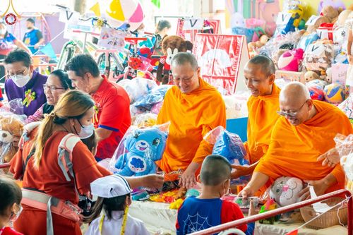 ภาพ No.71243:วัดพระธรรมกาย มูลนิธิธรรมกาย และคณะศิษยานุศิษย์ฯ ร่วมกับ อบต.คลองสาม และภาคีเครือข่ายฯ เปิดตัวสื่อนวัตกรรมพุทธประวัติผ่านแว่น VR สู่โลกเสมือนจริง - จัดแสดงนิทรรศการพลังความดี UG5 POWER เนื่องในงานวันเด็กแห่งชาติ ประจำปี พ.ศ.2566