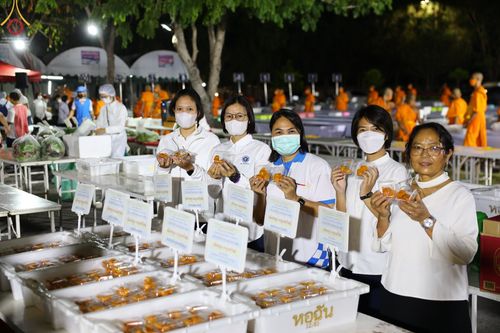 ภาพ No.69825:พิธีถวายภัตตาหารเป็นสังฆทาน แด่คณะพระธรรมยาตราฯ ในโครงการธรรมยาตราฯ ปีที่ 11 ณ อนุสรณ์สถานมหาวิหารพระมงคลเทพมุนี อ.สองพี่น้อง จ.สุพรรณบุรี วันที่ 7 มกราคม พ.ศ. 2566