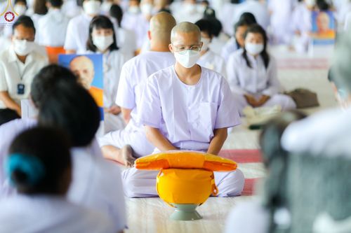 ภาพ No.63888:พิธีขอขมาและมอบผ้าไตรแด่นาคธรรมทายาท โครงการอุปสมบทบูชาธรรมมหาปูชนียาจารย์ วันอาทิตย์ที่ 20 พฤศจิกายน พ.ศ. 2565