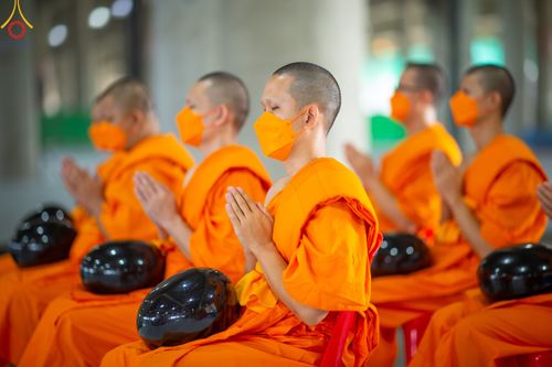 ภาพ No.82885:พิธีตักบาตรฉลองพระบวชใหม่  โครงการธรรมทายาทอุปสมบทหมู่อุดมศึกษา  รุ่นที่50 ภาคฤดูฝน วันเสาร์ที่ 24 มิถุนายน พ.ศ.2566 ณ มหารัตนวิหารคด คอร์ 6 วัดพระธรรมกาย