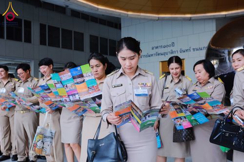 ภาพ No.311508:วันจันทร์ที่ 23 กุมภาพันธ์ พ.ศ. 2569 เปิดโลกทัศน์ผู้บริหารสถานศึกษายุคใหม่ เรียนรู้ต้นแบบการพัฒนาคนผ่านพลัง “บวร–V-Star” ผู้เข้ารับการพัฒนาตามโครงการ สพฐ. ศึกษาดูงานวัดพระธรรมกาย เสริมภาวะผู้นำคุณธรรมสู่การบริหารโรงเรียนอย่างยั่งยืน ณ อาคาร 100 ปี คุณยาย