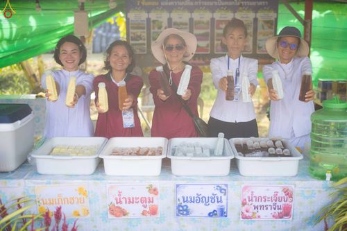 ภาพ No.343874:วันที่ 16 สิงหาคม พ.ศ.2569 การปักชำต้นกล้าเบญจทรัพย์ เพื่อเตรียมดอกไม้บูชาธรรม พระเดชพระคุณหลวงปู่ และโปรยต้อนรับพระธรรมยาตรา ปีที่ 15 ณ โรงเรือนปักชำประตู 8 วัดพระธรรมกาย