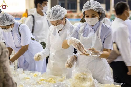 ภาพ No.75095:พิธีถวายภัตตาหารเป็นสังฆทาน แด่คณะพระธรรมยาตราฯ ในโครงการธรรมยาตรากตัญญูบูชา มหาปูชนียาจารย์ พระมงคลเทพมุนี(สด จนฺทสโร) พระผู้ปราบมาร อนุสรณ์สถาน 7 แห่ง ปีที่ 11 วันที่ 31 มกราคม พ.ศ. 2566