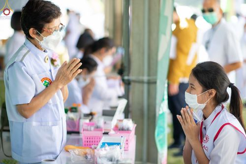 ภาพ No.69411:พิธีจุดประทีปถวายเป็นพุทธบูชา และบูชาธรรมมหาปูชนียาจารย์ ในโครงการธรรมยาตรากตัญญูบูชา มหาปูชนียาจารย์ พระมงคลเทพมุนี(สด จนฺทสโร) พระผู้ปราบมาร ปีที่ 11 ณ อนุสรณ์สถานมหาวิหารพระมงคลเทพมุนี อ.สองพี่น้อง จ.สุพรรณบุรี