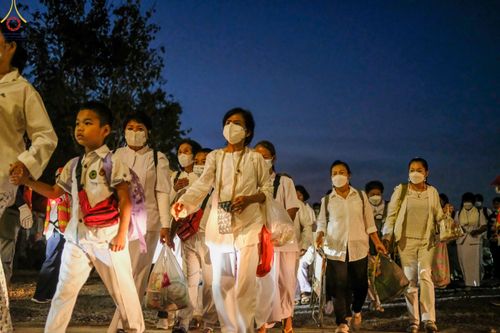 ภาพ No.73514:พิธีตักบาตรพระธรรมยาตราฯ ในโครงการธรรมยาตรากตัญญูบูชา มหาปูชนียาจารย์ พระมงคลเทพมุนี(สด จนฺทสโร) พระผู้ปราบมาร ปีที่ 11 ณ อนุสรณ์สถานลำดับที่ 4 สถานที่เกิดด้วยกายธรรม วัดโบสถ์ (บน) บางคูเวียง อ.บางกรวย จ.นนทบุรี วันที่ 22 มกราคม พ.ศ. 2566