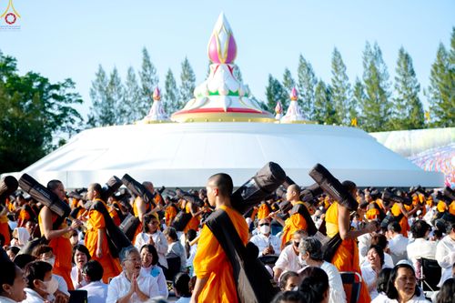 ภาพ No.290574:วันที่ 7 มกราคม พ.ศ. 2569 พิธีต้อนรับพระธรรมยาตรา ณ อนุสรณ์สถานลำดับที่ 2  สถานที่ตั้งมโนปณิธานบวชตลอดชีวิต อนุสรณ์สถานคลองบางนางแท่น (ภาพชุดที่ 2) อ.สามพราน จ.นครปฐม ในโครงการธรรมยาตรา กตัญญูบูชา มหาปูชนียาจารย์ พระมงคลเทพมุนี(สด จนฺทสโร) พระผู้ปราบมาร 