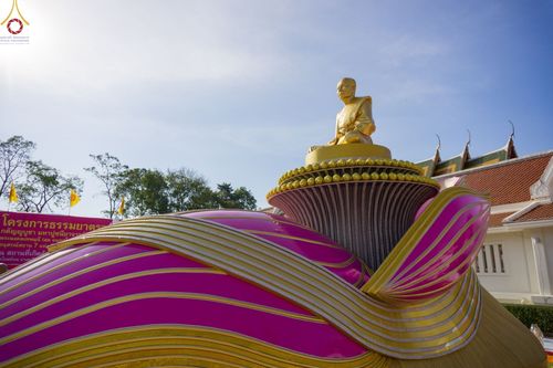 ภาพ No.73208:พิธีจุดประทีปถวายเป็นพุทธบูชา และบูชาธรรมมหาปูชนียาจารย์ ในโครงการธรรมยาตรากตัญญูบูชา มหาปูชนียาจารย์ พระมงคลเทพมุนี(สด จนฺทสโร) พระผู้ปราบมาร ปีที่ 11 ณ อนุสรณ์สถานลำดับที่ 4 สถานที่เกิดด้วยกายธรรม วัดโบสถ์ (บน) บางคูเวียง อ.บางกรวย จ.นนทบุรี วันที่ 21 