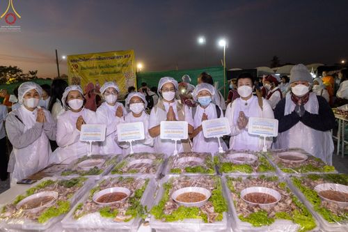 ภาพ No.74911:พิธีถวายภัตตาหารเป็นสังฆทาน แด่คณะพระธรรมยาตราฯ ในโครงการธรรมยาตรากตัญญูบูชา มหาปูชนียาจารย์ พระมงคลเทพมุนี(สด จนฺทสโร) พระผู้ปราบมาร อนุสรณ์สถาน 7 แห่ง ปีที่ 11 วันที่ 29 มกราคม พ.ศ. 2566