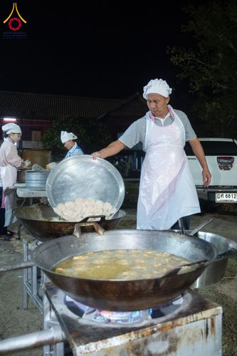 ภาพ No.293673:วันที่ 14 มกราคม พ.ศ. 2569  พิธีถวายภัตตาหารเป็นสังฆทาน แด่พระธรรมยาตรา  ณ วัดสองพี่น้อง ต.ต้นตาล อ.สองพี่น้อง จ.สุพรรณบุรี  ในโครงการธรรมยาตรา กตัญญูบูชา มหาปูชนียาจารย์  พระมงคลเทพมุนี(สด จนฺทสโร) พระผู้ปราบมาร  อนุสรณ์สถาน 7 แห่ง ปีที่ 14